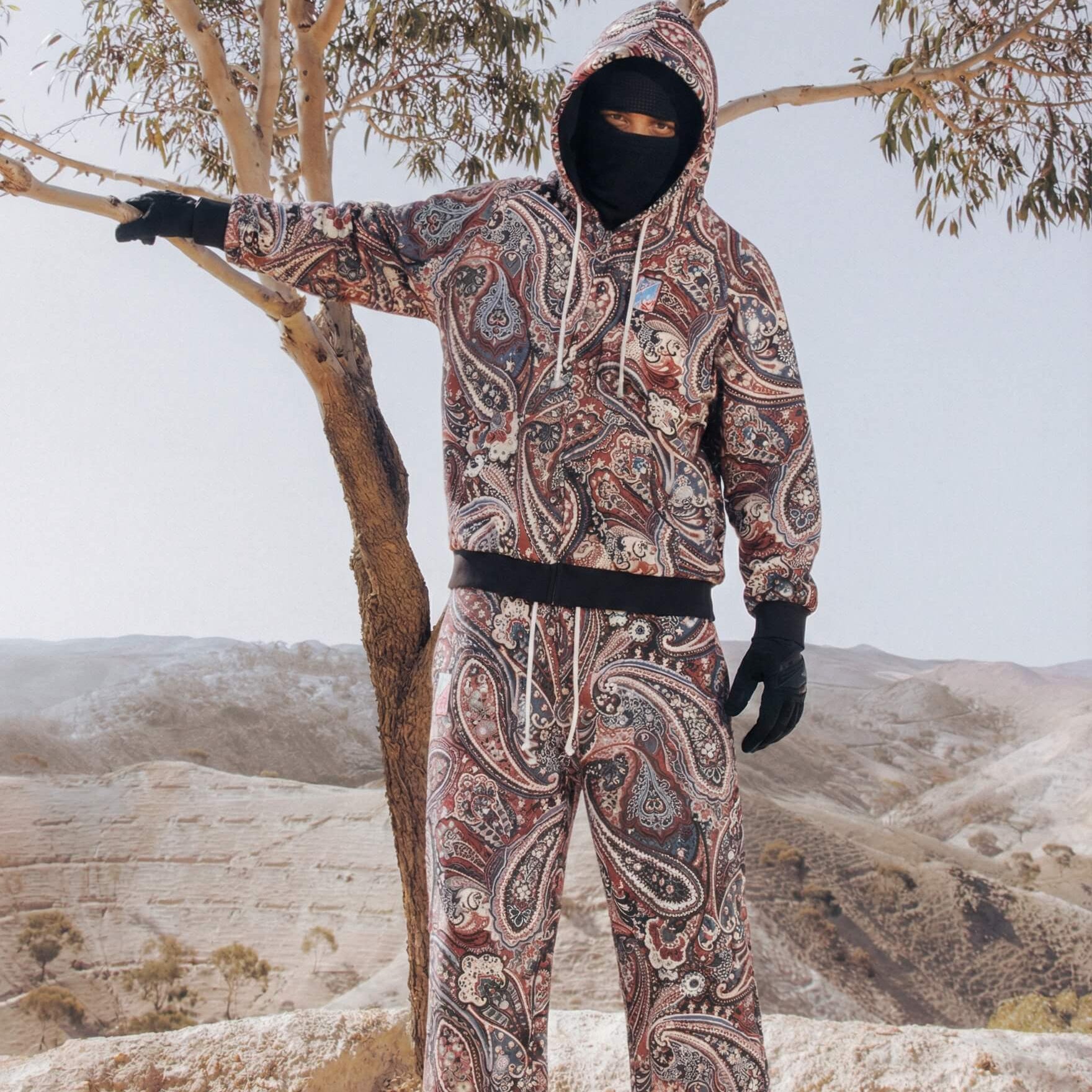 Paisley ⚫ [hoodie] – VERYRARE™ c/o Raf Reyes