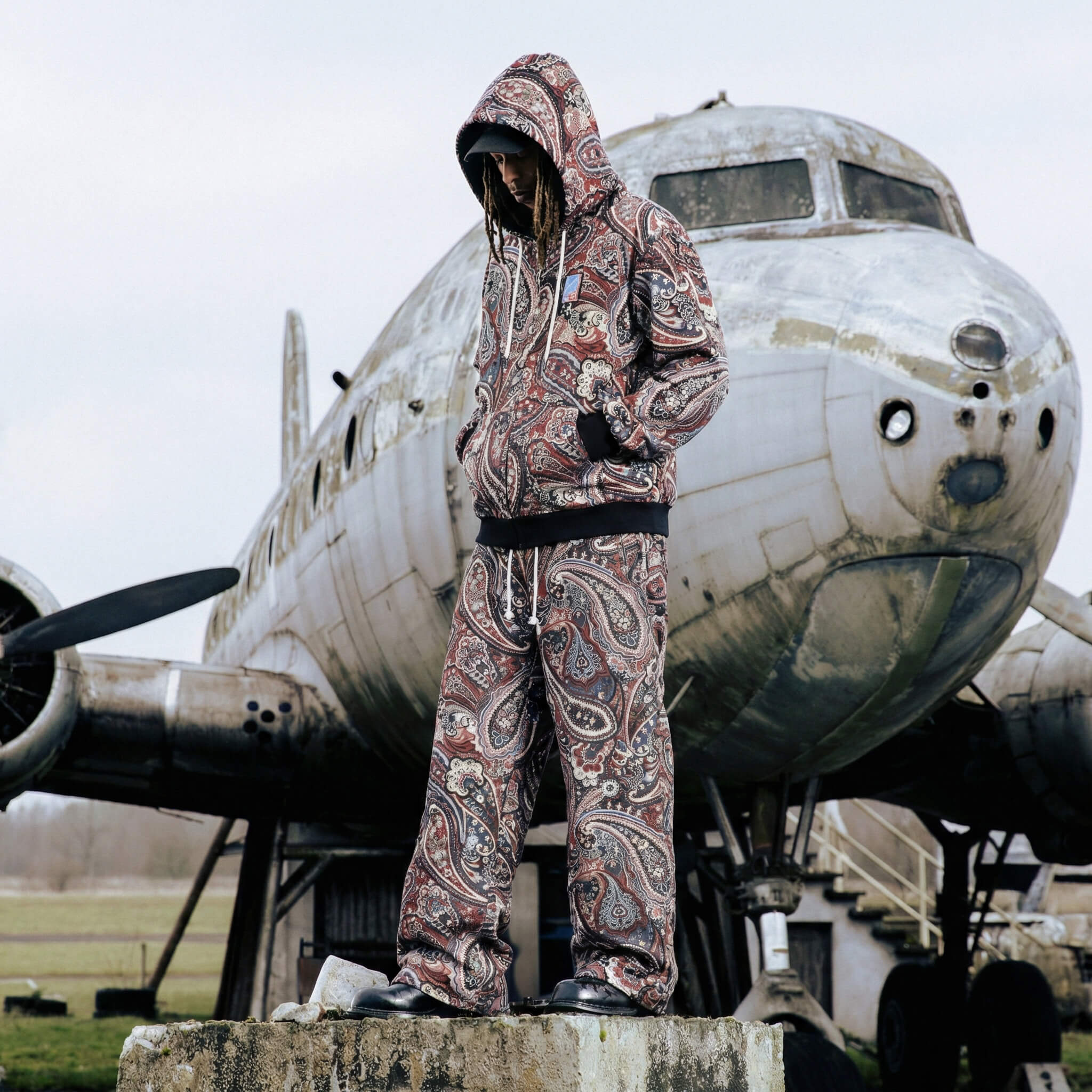 Paisley ⚫ [hoodie] – VERYRARE™ c/o Raf Reyes